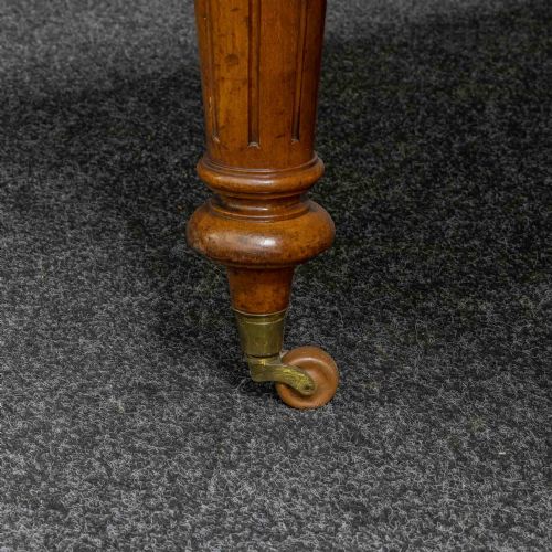 VICTORIAN MAHOGANY TABLE - ADDITIONAL PHOTO 4