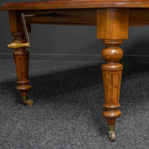 VICTORIAN MAHOGANY TABLE - ADDITIONAL PHOTO 5