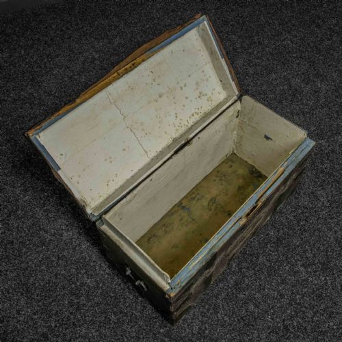 VICTORIAN STUDDED LEATHER TRUNK - ADDITIONAL PHOTO 2