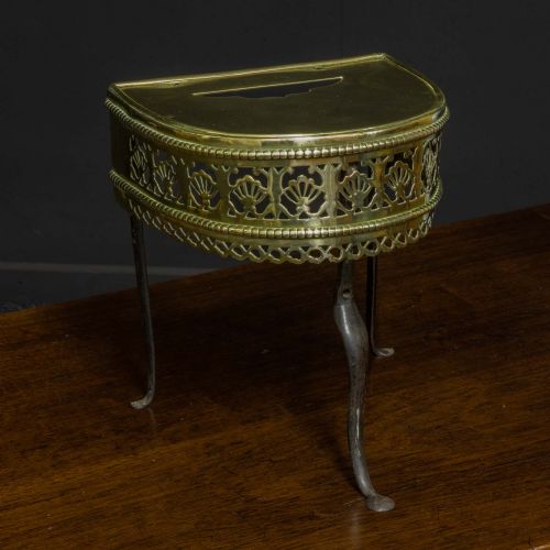 georgian brass footman - CATEGORY: ANTIQUE METAL - DATED GEORGIAN