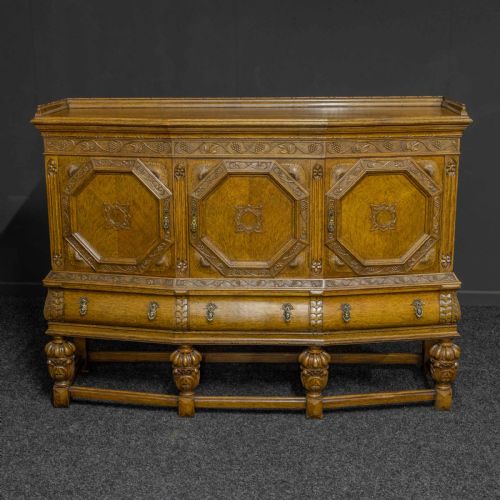 CARVED OAK SIDE CUPBOARD - ADDITIONAL PHOTO 5