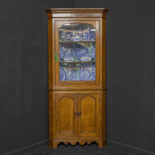 early 19th century oak corner cupboard - CATEGORY: ANTIQUE CABINETS - DATED 19TH CENTURY