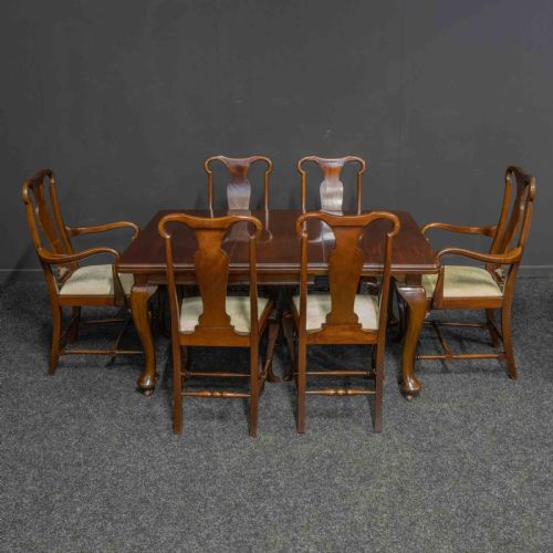 queen anne style suite - CATEGORY: ANTIQUE FURNITURE - DATED 1920