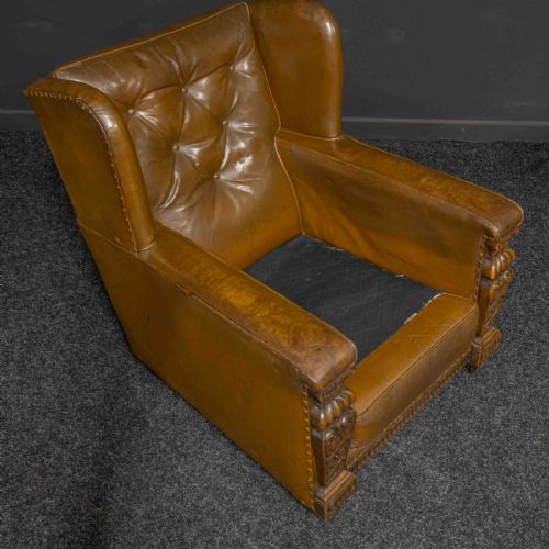 LADIES AND GENTS PAIR OF EARLY 20TH CENTURY LEATHER ARMCHAIRS - ADDITIONAL PHOTO 4
