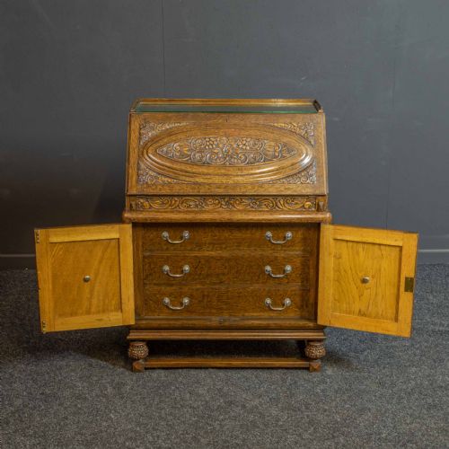 EARLY 20TH CENTURY CARVED OAK BUREAU - ADDITIONAL PHOTO 8