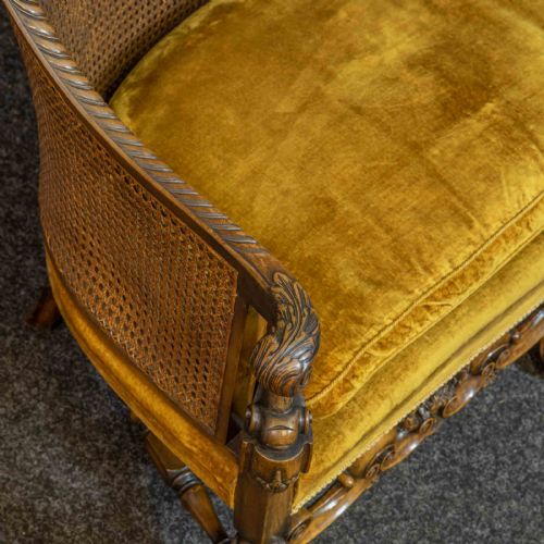 WILLIAM AND MARY STYLE WALNUT SOFA - ADDITIONAL PHOTO 6