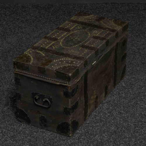 VICTORIAN STUDDED LEATHER TRUNK - ADDITIONAL PHOTO 7