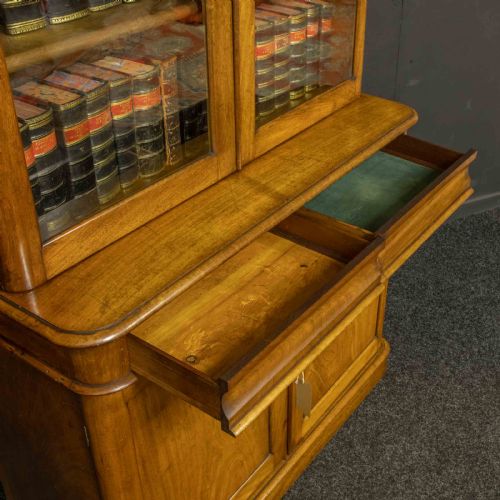 VICTORIAN MAHOGANY BOOKCASE - ADDITIONAL PHOTO 4