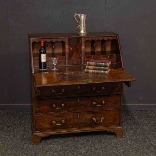 GEORGIAN MAHOGANY BUREAU - ADDITIONAL PHOTO 1
