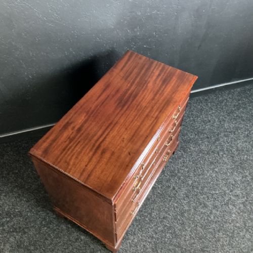 GEORGIAN MAHOGANY CHEST - ADDITIONAL PHOTO 5