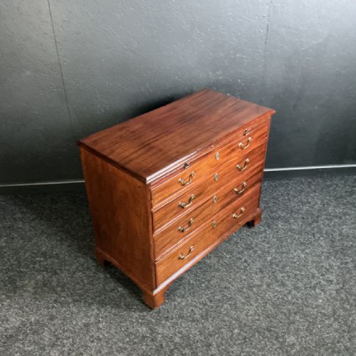 GEORGIAN MAHOGANY CHEST - ADDITIONAL PHOTO 9