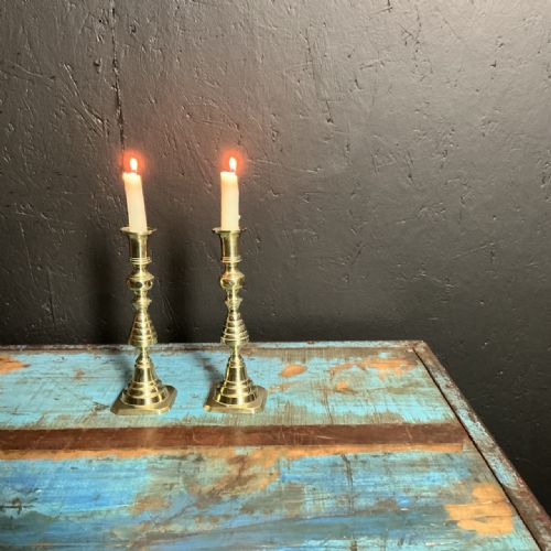 PAIR OF VICTORIAN BRASS CANDLESTICKS - ADDITIONAL PHOTO 3
