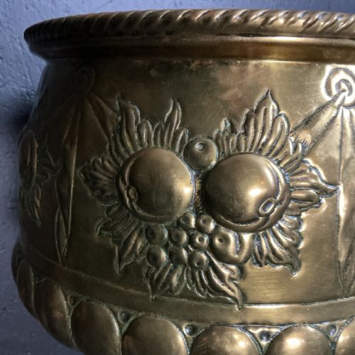 VICTORIAN BRASS PLANTER - ADDITIONAL PHOTO 3