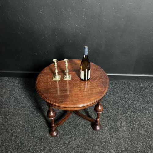 PAIR OF VICTORIAN BRASS CANDLESTICKS - ADDITIONAL PHOTO 1