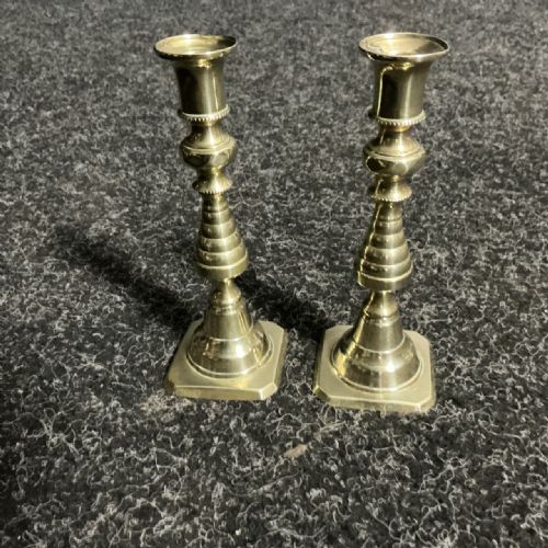 PAIR OF VICTORIAN BRASS CANDLESTICKS - ADDITIONAL PHOTO 2