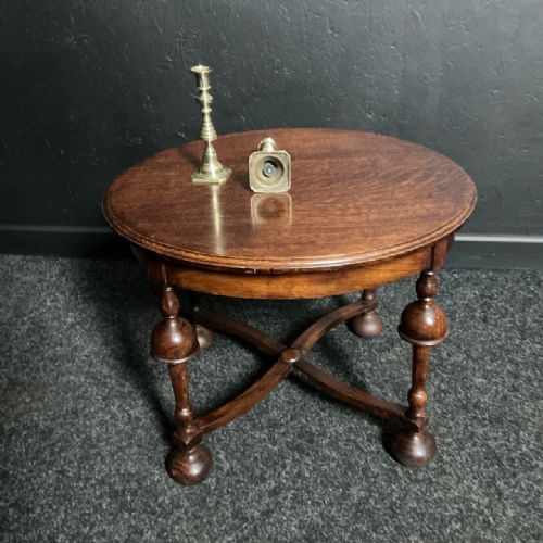 PAIR OF VICTORIAN BRASS CANDLESTICKS - ADDITIONAL PHOTO 4