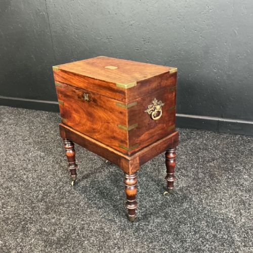 GEORGIAN MAHOGANY CELLARETTE