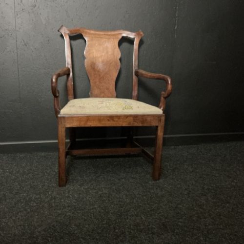 GEORGE 1ST LARGE WALNUT ARMCHAIR