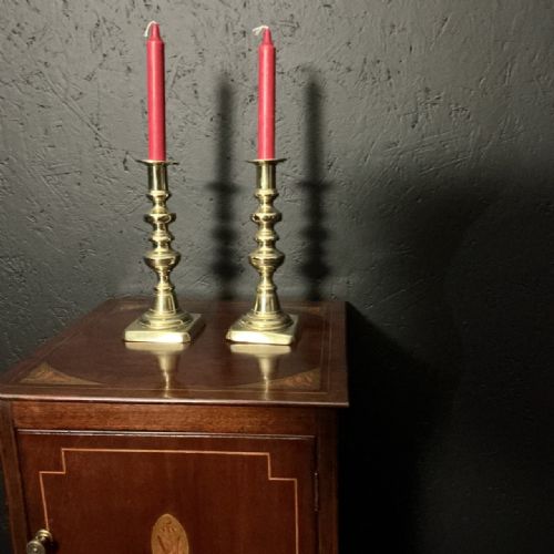 PAIR OF VICTORIAN BRASS CANDLESTICKS - ADDITIONAL PHOTO 1