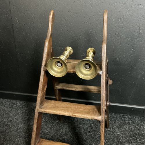 PAIR OF GEORGIAN BRASS CANDLESTICKS - ADDITIONAL PHOTO 3