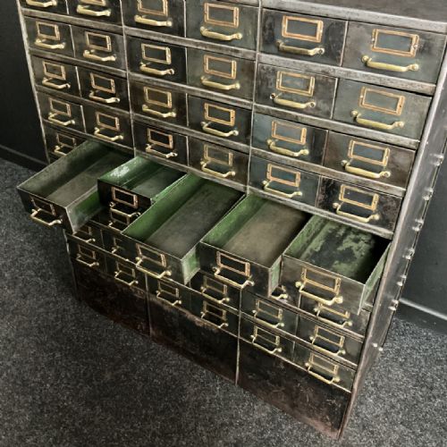 ANTIQUE INDUSTRIAL BANK OF DRAWERS - ADDITIONAL PHOTO 2