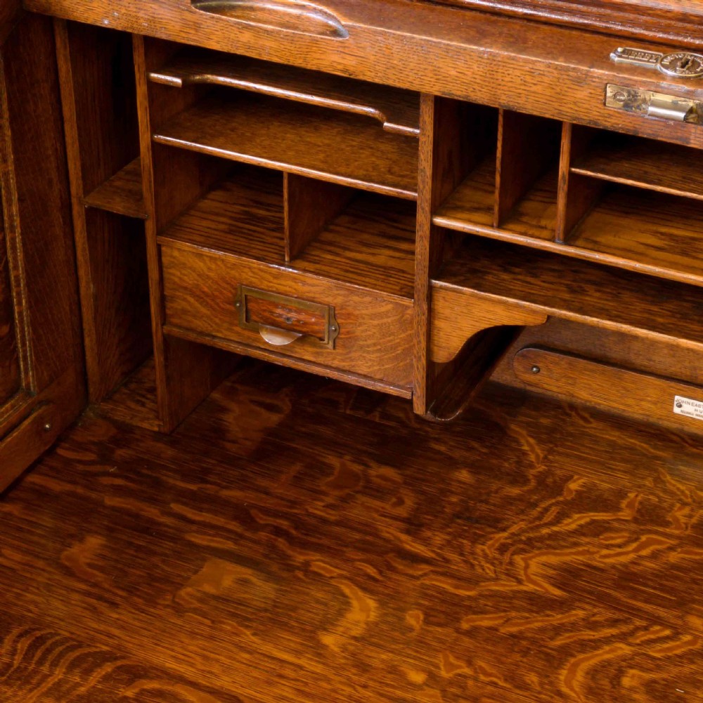 Small Roll Top Desk View V