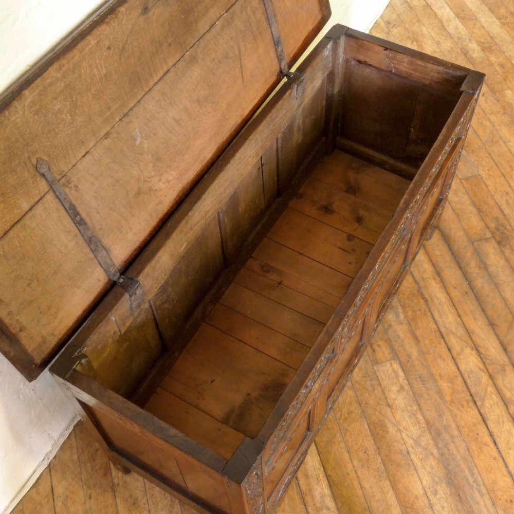 17th Century Oak Coffer View IV