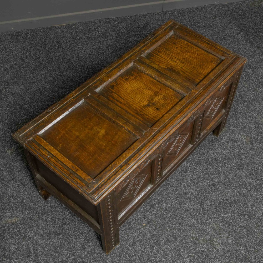 17th Century Oak Kist View VIII