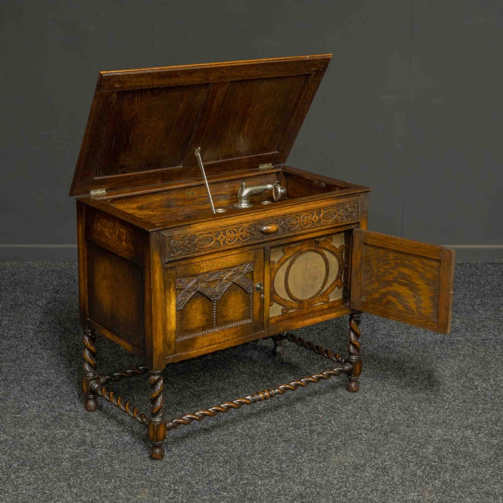 Early 20th Century Wind Up Gramophone View II