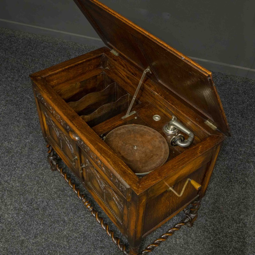Early 20th Century Wind Up Gramophone View V