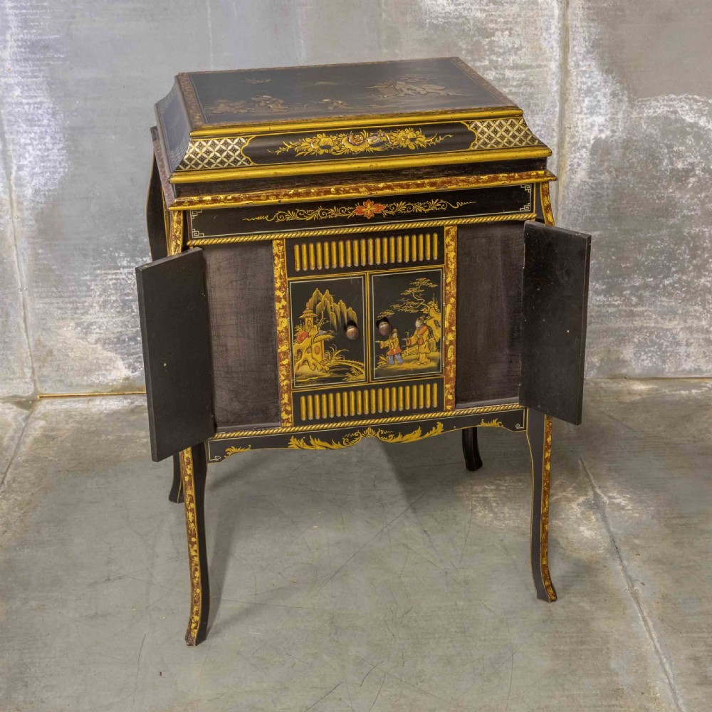 Chinoiserie Drinks Cabinet View II