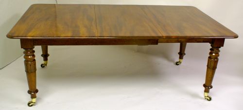 A Good Quality Early Victorian Mahogany Extending Dining Table