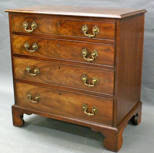 An Attractive George III Mahogany Chest of Drawers.