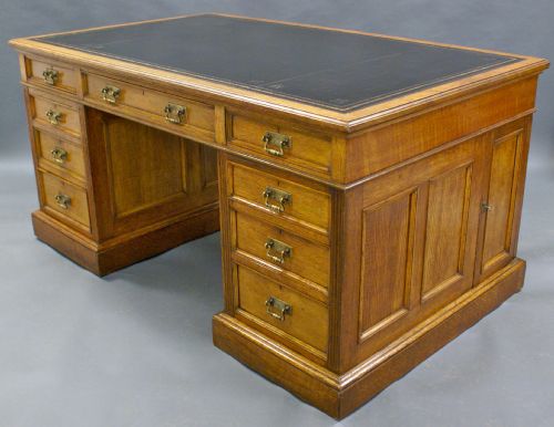 A Quality Victorian Pedestal Desk.