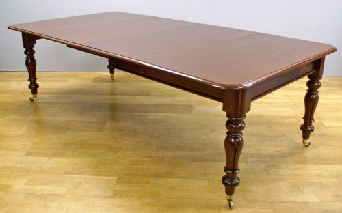 An Elegant Victorian, 2 Leaf Extending Dining Table