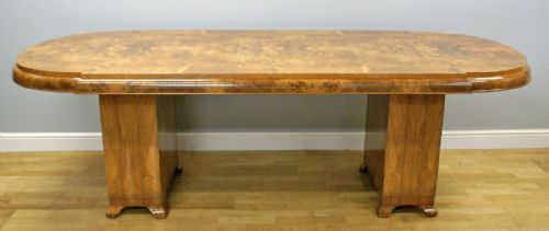 An Art Deco Dining Table of Superb Quality in Burl Walnut