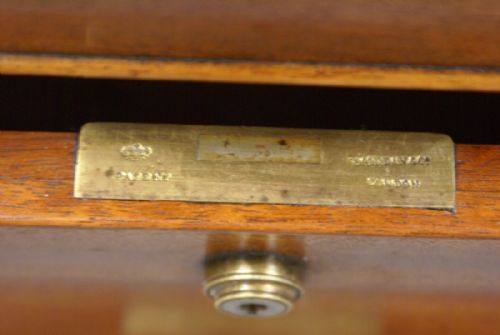 AN UNUSUAL GEORGE III MAHOGANY CHEST OF DRAWERS - ADDITIONAL PHOTO 9