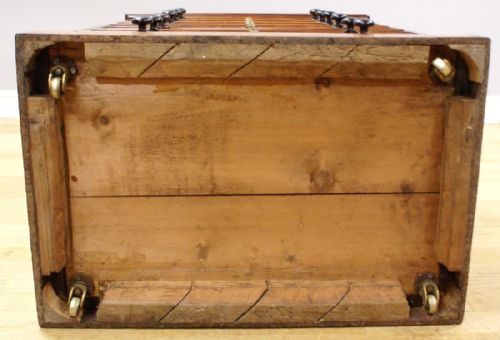 AN UNUSUAL GEORGE III MAHOGANY CHEST OF DRAWERS - ADDITIONAL PHOTO 13