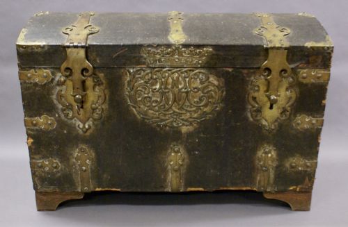 An Exceptionally Rare George I, Leather and Brass Trunk