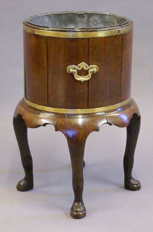 A RARE DIMINUTIVE GEORGE II CELLARETTE - ADDITIONAL PHOTO 1
