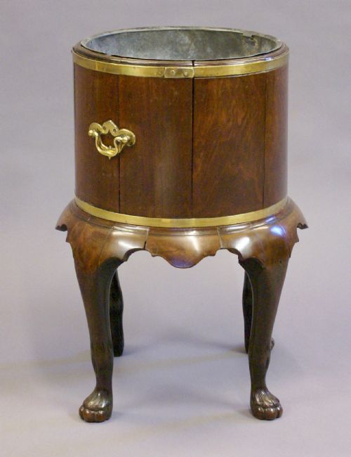 A RARE DIMINUTIVE GEORGE II CELLARETTE - ADDITIONAL PHOTO 4