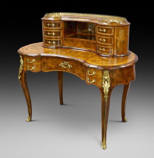 A Superb Bonheur Du Jour Attributed to Gillow