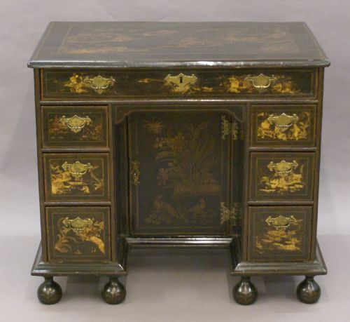 A VERY RARE QUEEN ANNE KNEEHOLE DESK - ADDITIONAL PHOTO 1