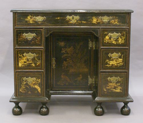 A VERY RARE QUEEN ANNE KNEEHOLE DESK - ADDITIONAL PHOTO 3