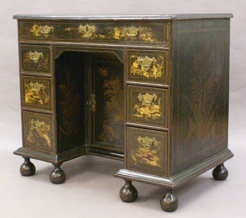 A VERY RARE QUEEN ANNE KNEEHOLE DESK - ADDITIONAL PHOTO 4