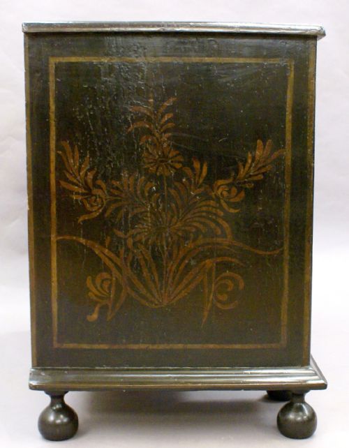 A VERY RARE QUEEN ANNE KNEEHOLE DESK - ADDITIONAL PHOTO 5