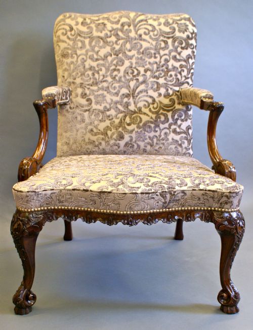 A GEORGE II STYLE MAHOGANY GAINSBOROUGHLIBRARY ARM CHAIR - ADDITIONAL PHOTO 4
