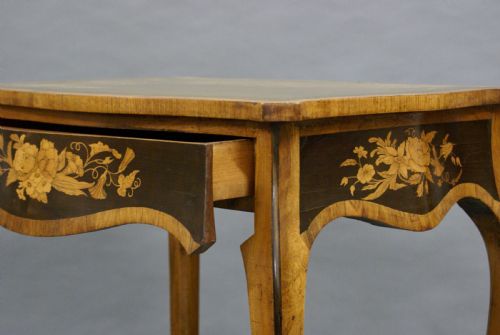 A FINE MARQUETRY INLAID WRITHING TABLE - ADDITIONAL PHOTO 5