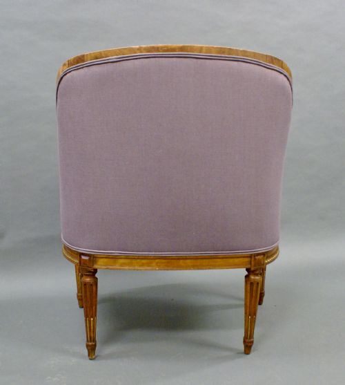 A FRENCH WALNUT ARM CHAIR - ADDITIONAL PHOTO 5