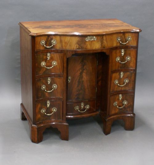 A RARE SERPENTINE KNEEHOLE DESK - ADDITIONAL PHOTO 1